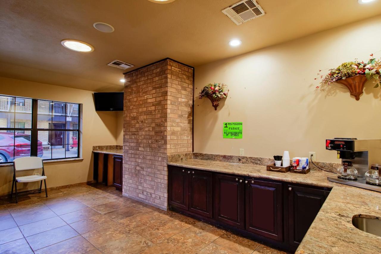 Oyo Pinewood Inn & Suites Silsbee Exterior foto