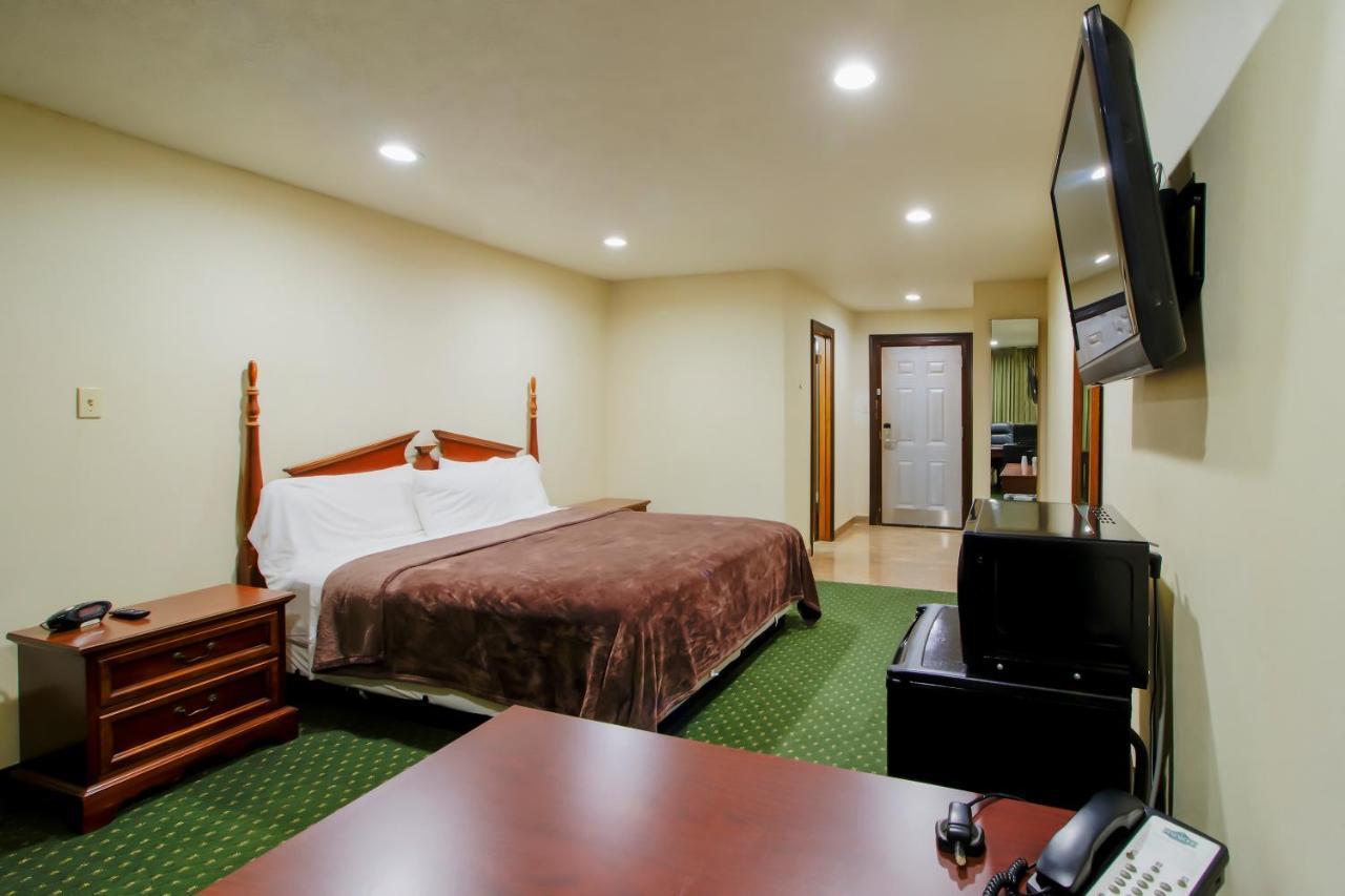 Oyo Pinewood Inn & Suites Silsbee Exterior foto