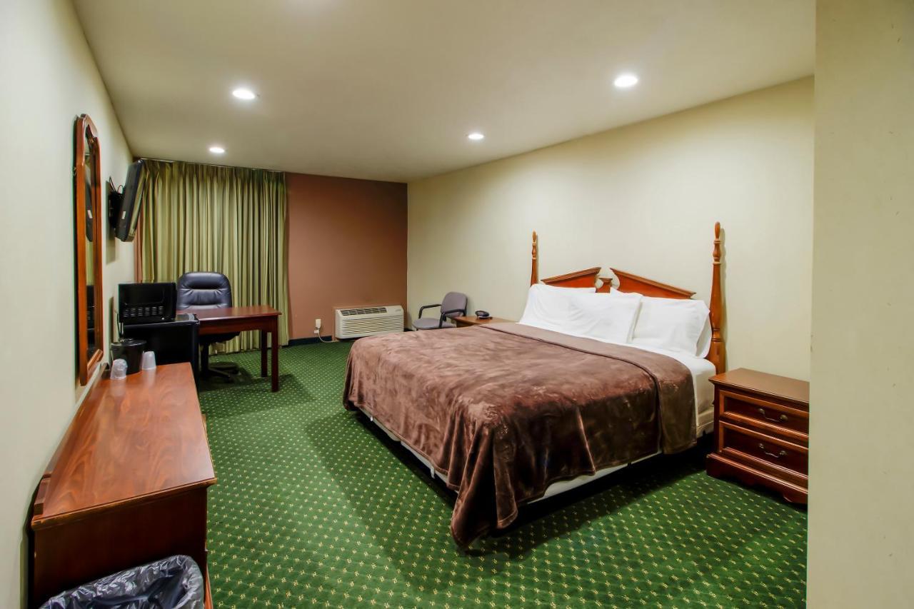 Oyo Pinewood Inn & Suites Silsbee Exterior foto
